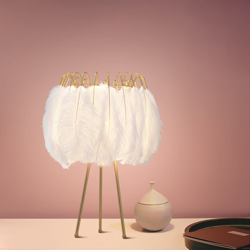 Feather Shaped Round Metal Table Lamp