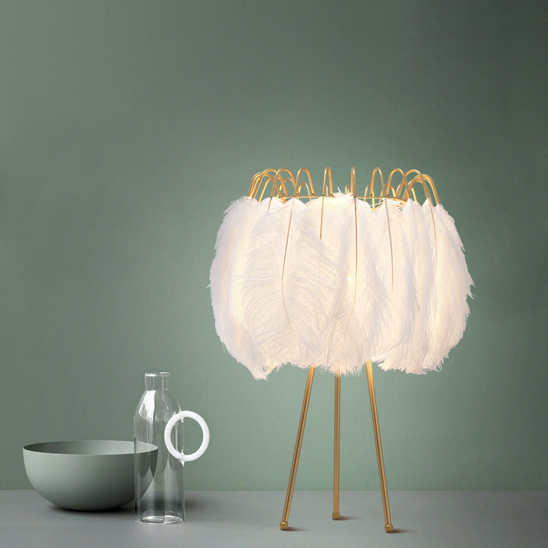 Feather Shaped Round Metal Table Lamp