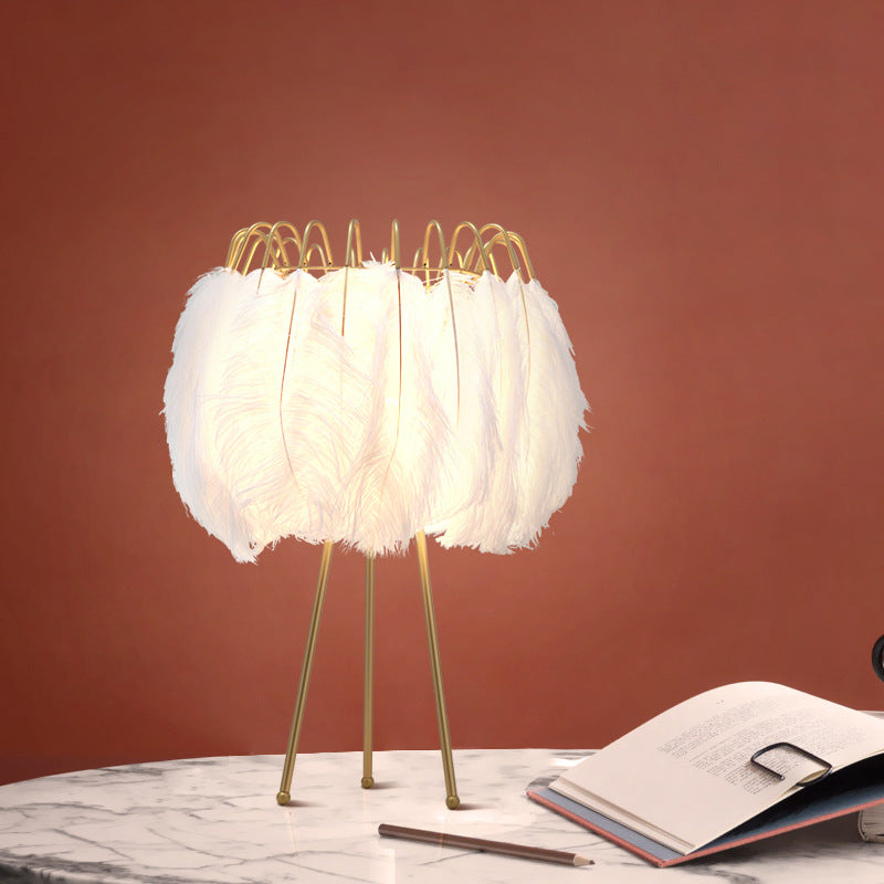 Feather Shaped Round Metal Table Lamp