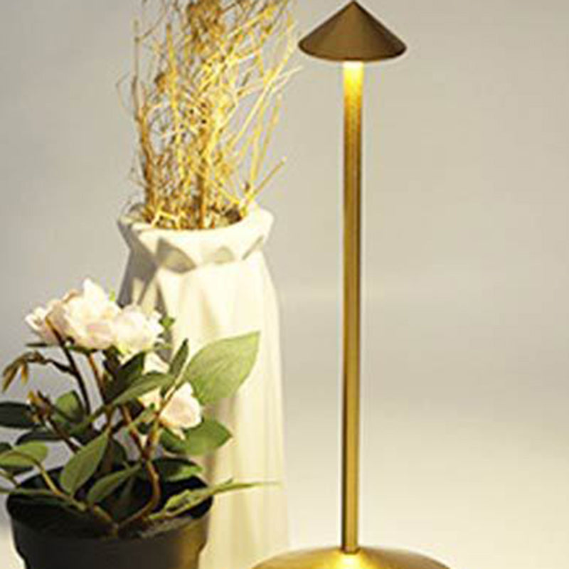 Pointed Round Metal Bedroom Table Lamp