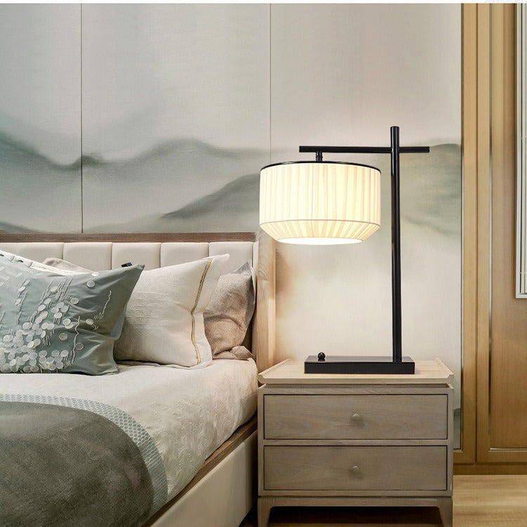 Round Cylinder Iron Fabric Table Lamp