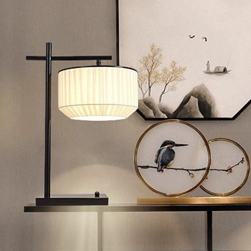 Round Cylinder Iron Fabric Table Lamp
