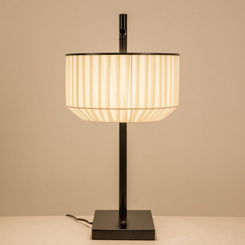 Round Cylinder Iron Fabric Table Lamp