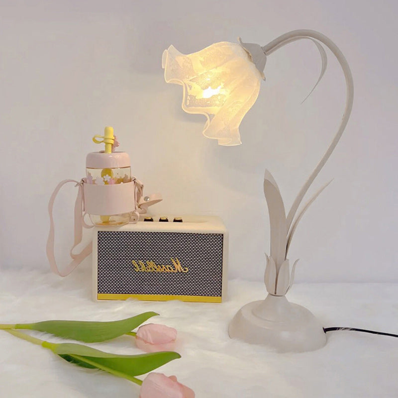 Bellflower Shape Iron Acrylic Table Lamp