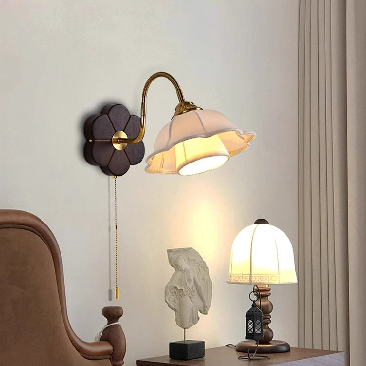 Floral Round Wood Alloy Wall Lamp
