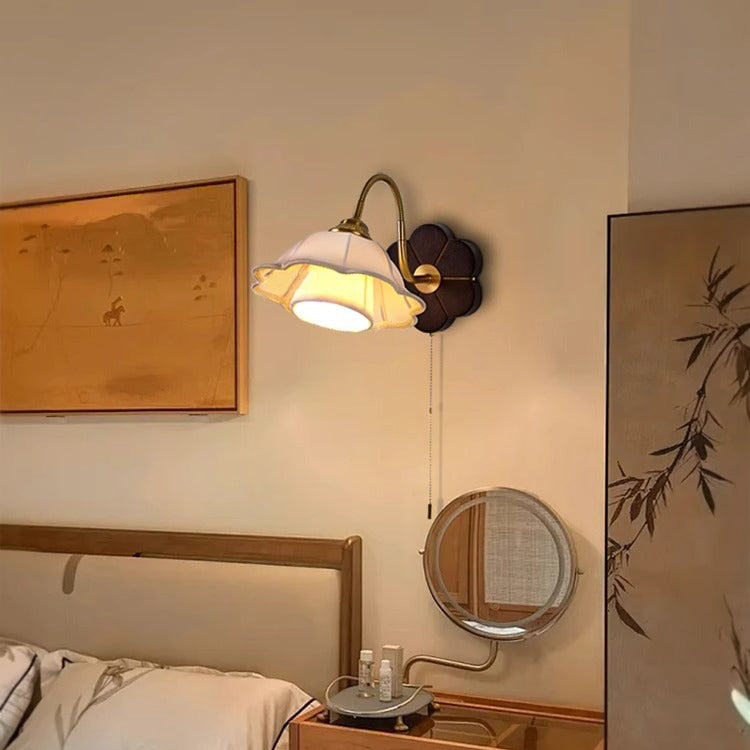 Floral Round Wood Alloy Wall Lamp