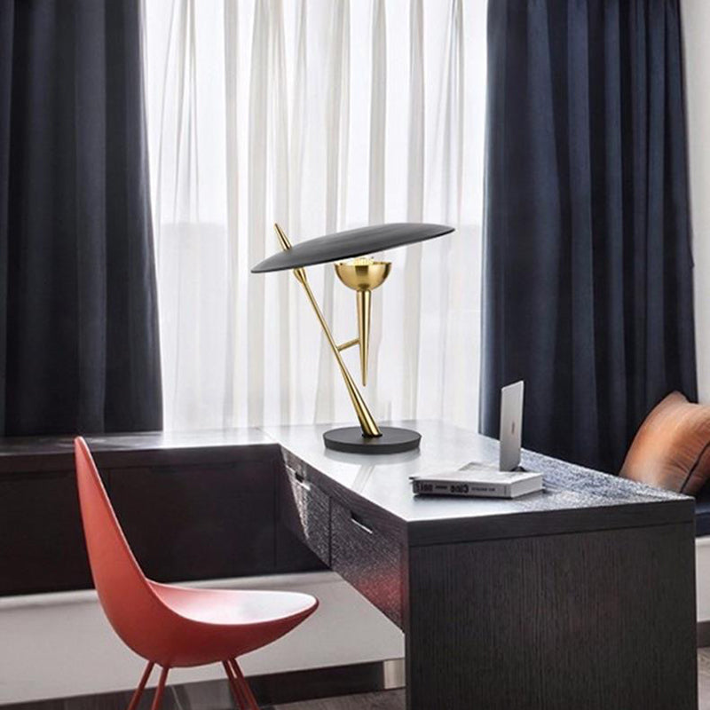 Round Iron Metal Bedroom Table Lamp