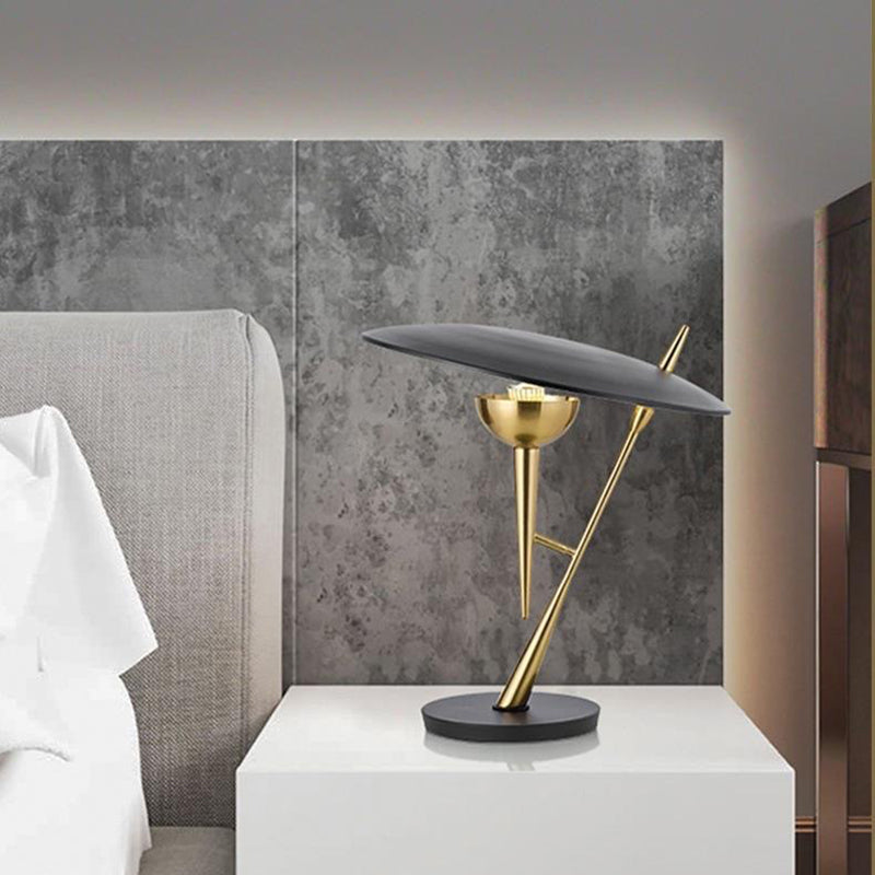 Round Iron Metal Bedroom Table Lamp