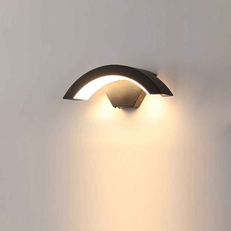 Curved Aluminum Plastic Patio Outdoor Light