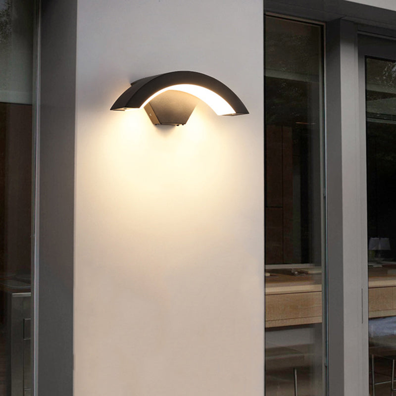 Curved Aluminum Plastic Patio Outdoor Light