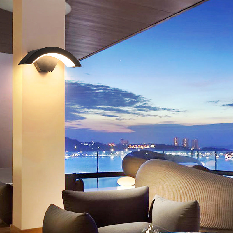 Curved Aluminum Plastic Patio Outdoor Light