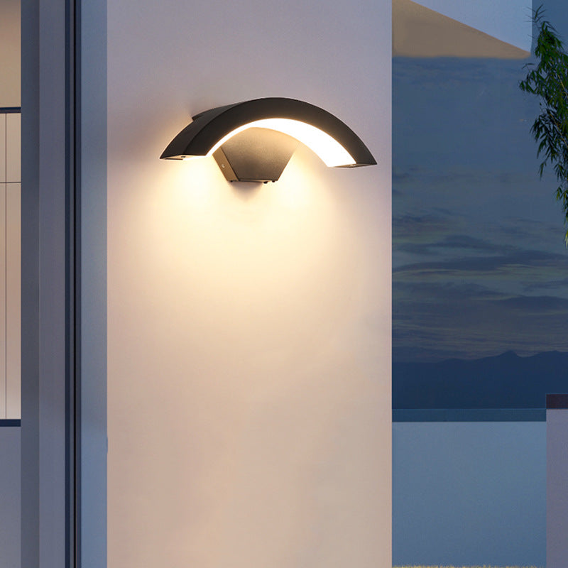 Curved Aluminum Plastic Patio Outdoor Light