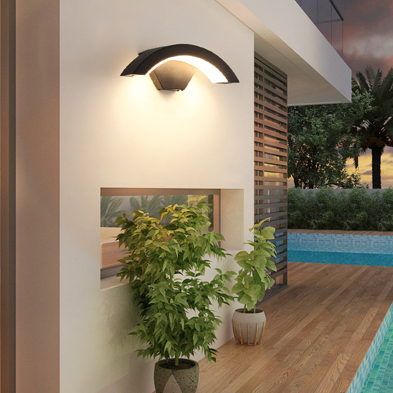 Curved Aluminum Plastic Patio Outdoor Light