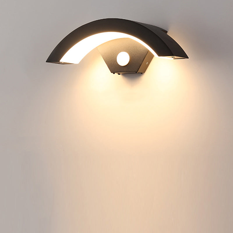 Curved Aluminum Plastic Patio Outdoor Light