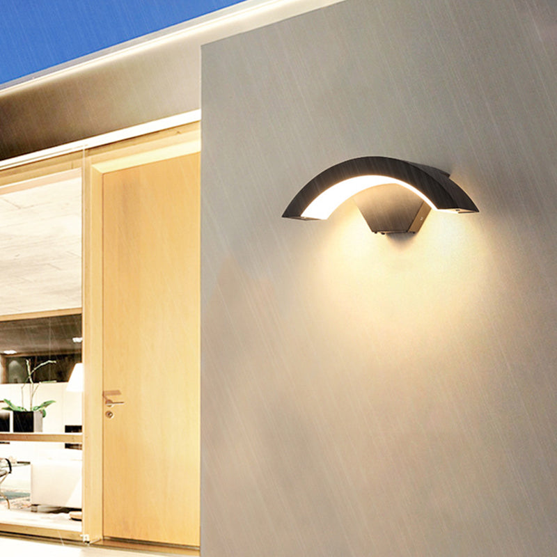 Curved Aluminum Plastic Patio Outdoor Light