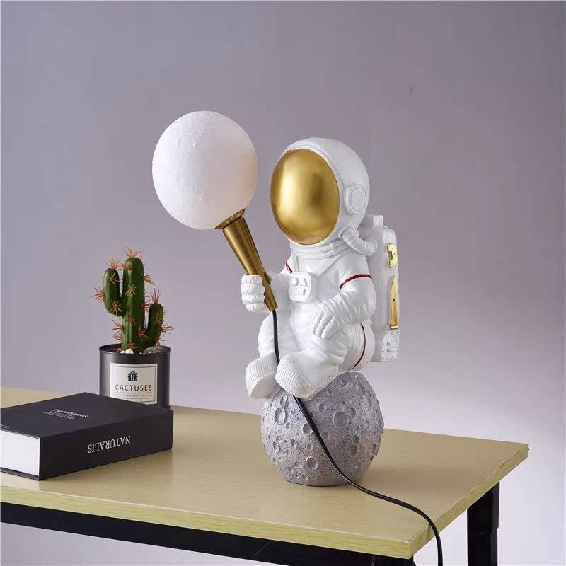 Kids Cartoon Astronaut Resin Table Lamp
