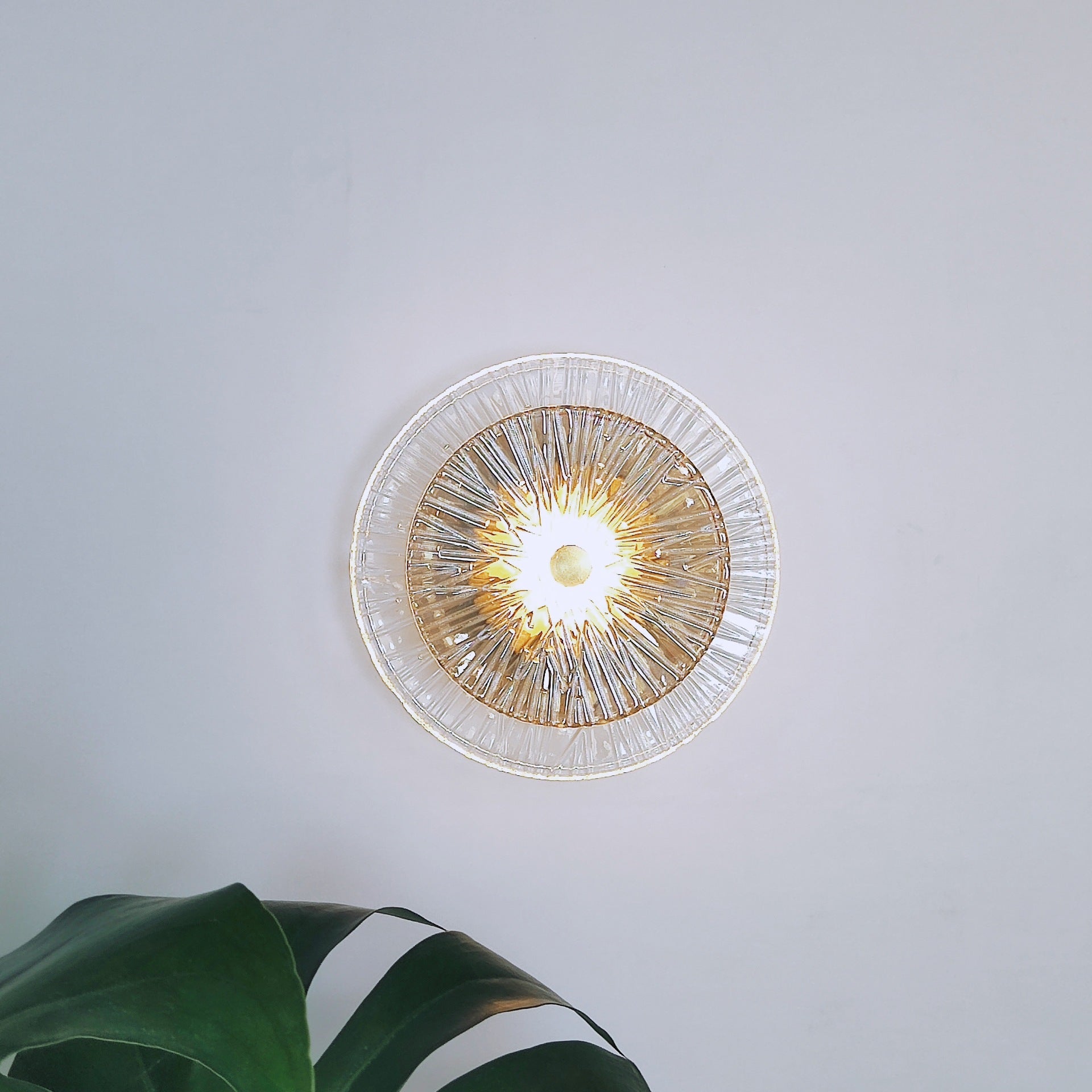 Round Metal Glass Living Wall Lamp