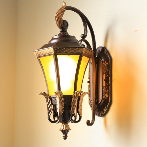 Leaf Round Curve Glass Outdoor Light