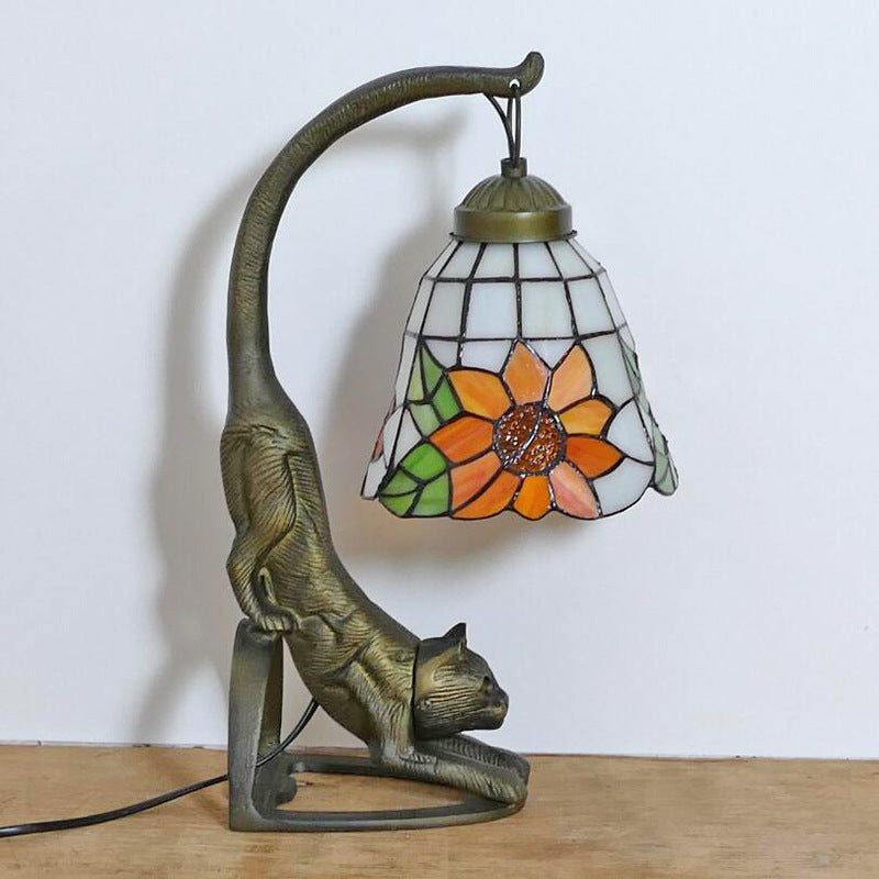 Curved Flower Round Glass Table Lamp
