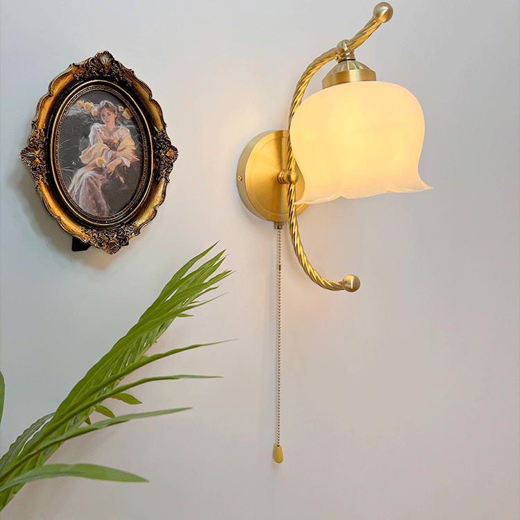 Round Cream Pod Curve Wall Lamp