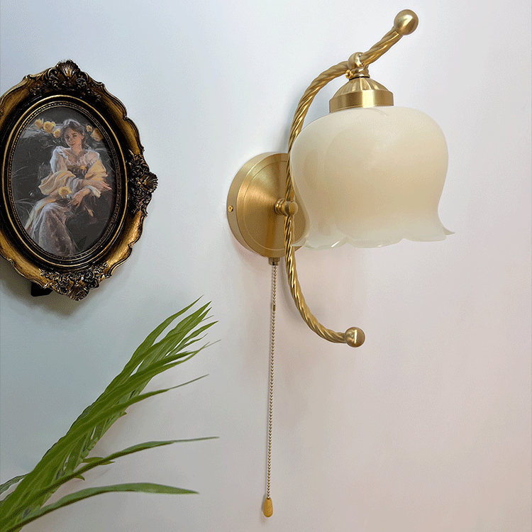 Round Cream Pod Curve Wall Lamp