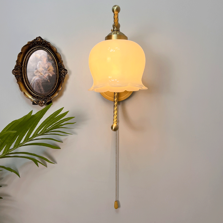 Round Cream Pod Curve Wall Lamp