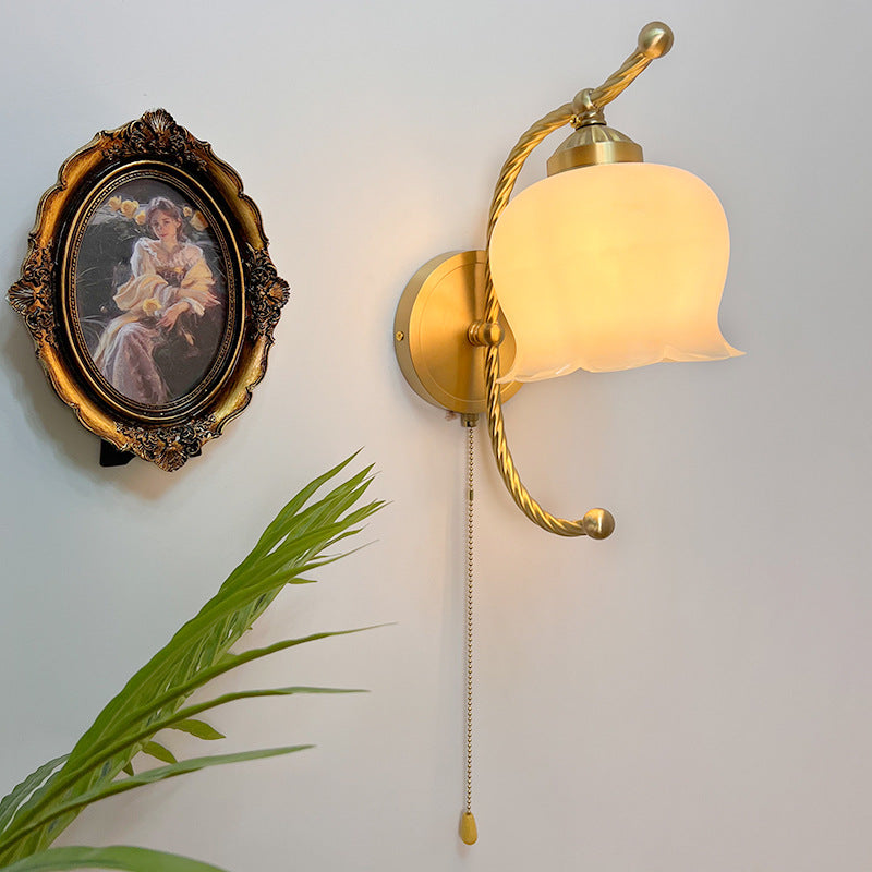 Round Cream Pod Curve Wall Lamp