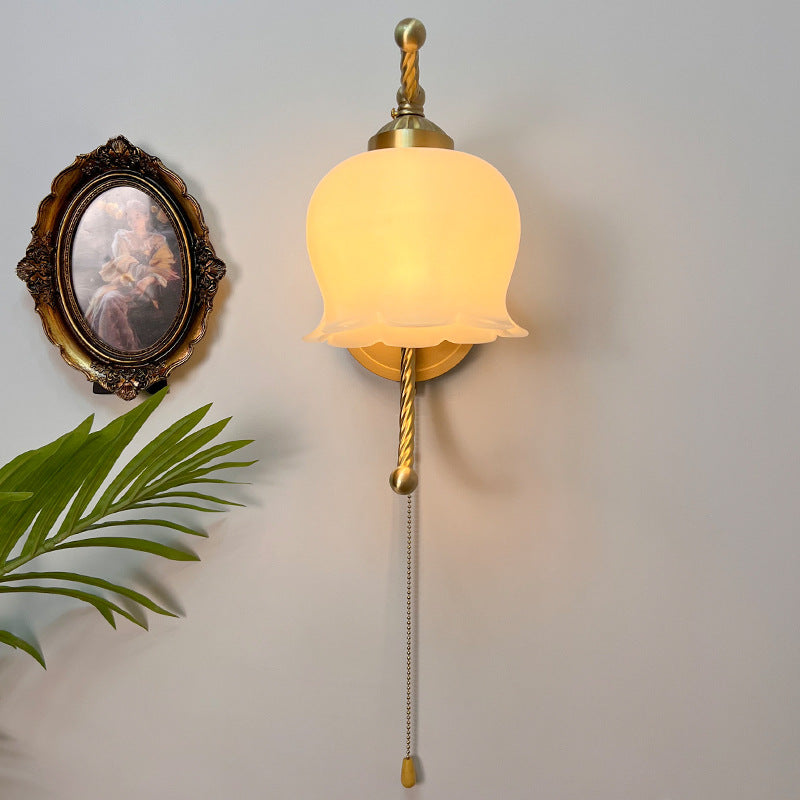 Round Cream Pod Curve Wall Lamp