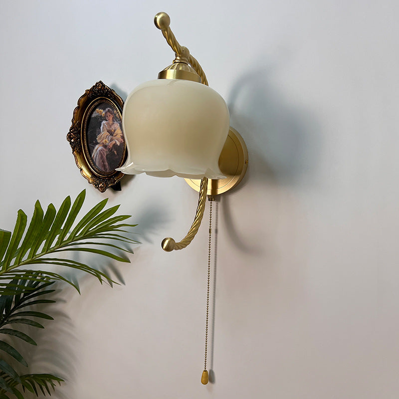 Round Cream Pod Curve Wall Lamp