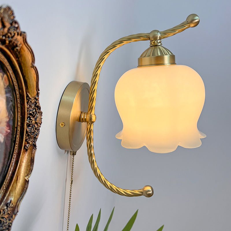 Round Cream Pod Curve Wall Lamp