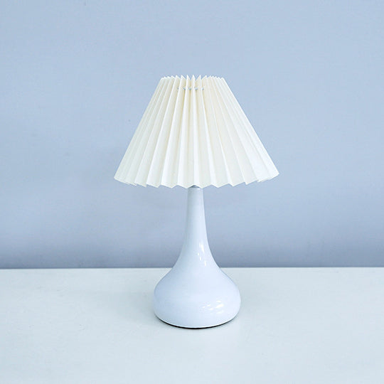 Round Cone Fabric Metal Table Lamp