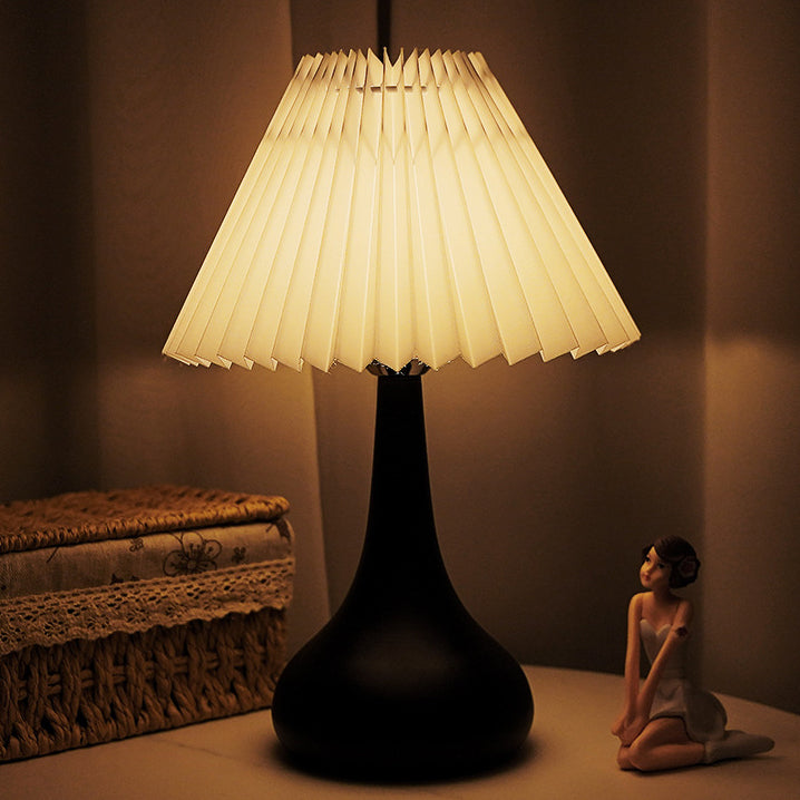 Round Cone Fabric Metal Table Lamp