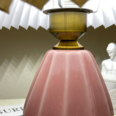 Round Cone Pleated Fabric Table Lamp