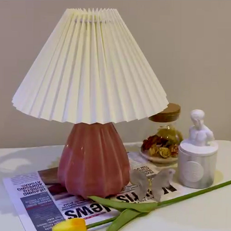 Round Cone Pleated Fabric Table Lamp