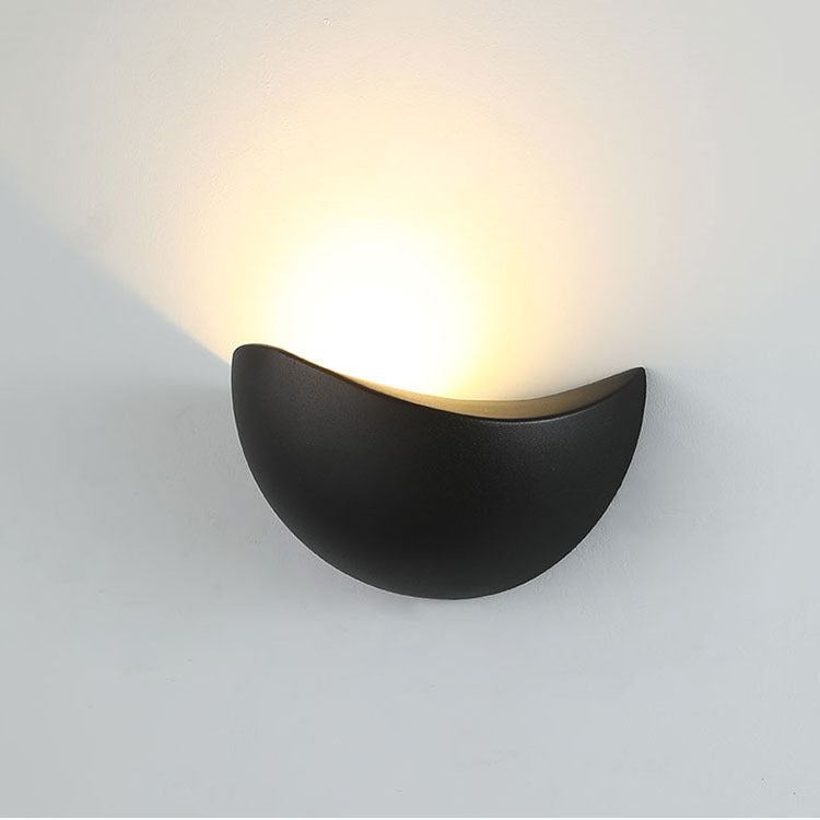 Triangle Bird's Nest Half Outdoor Light