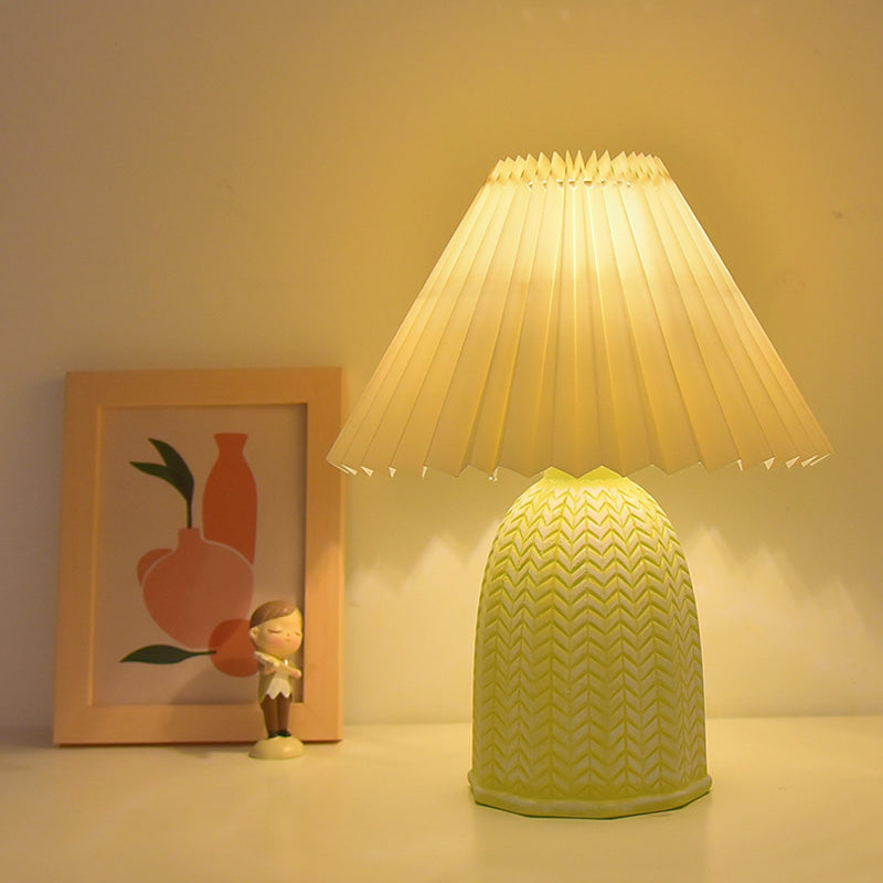 Scalloped Cylinder Round Fabric Table Lamp