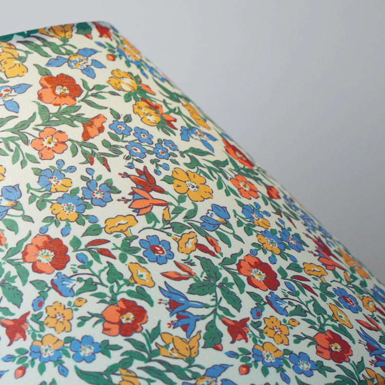 Scalloped Round Floral Fabric Table Lamp