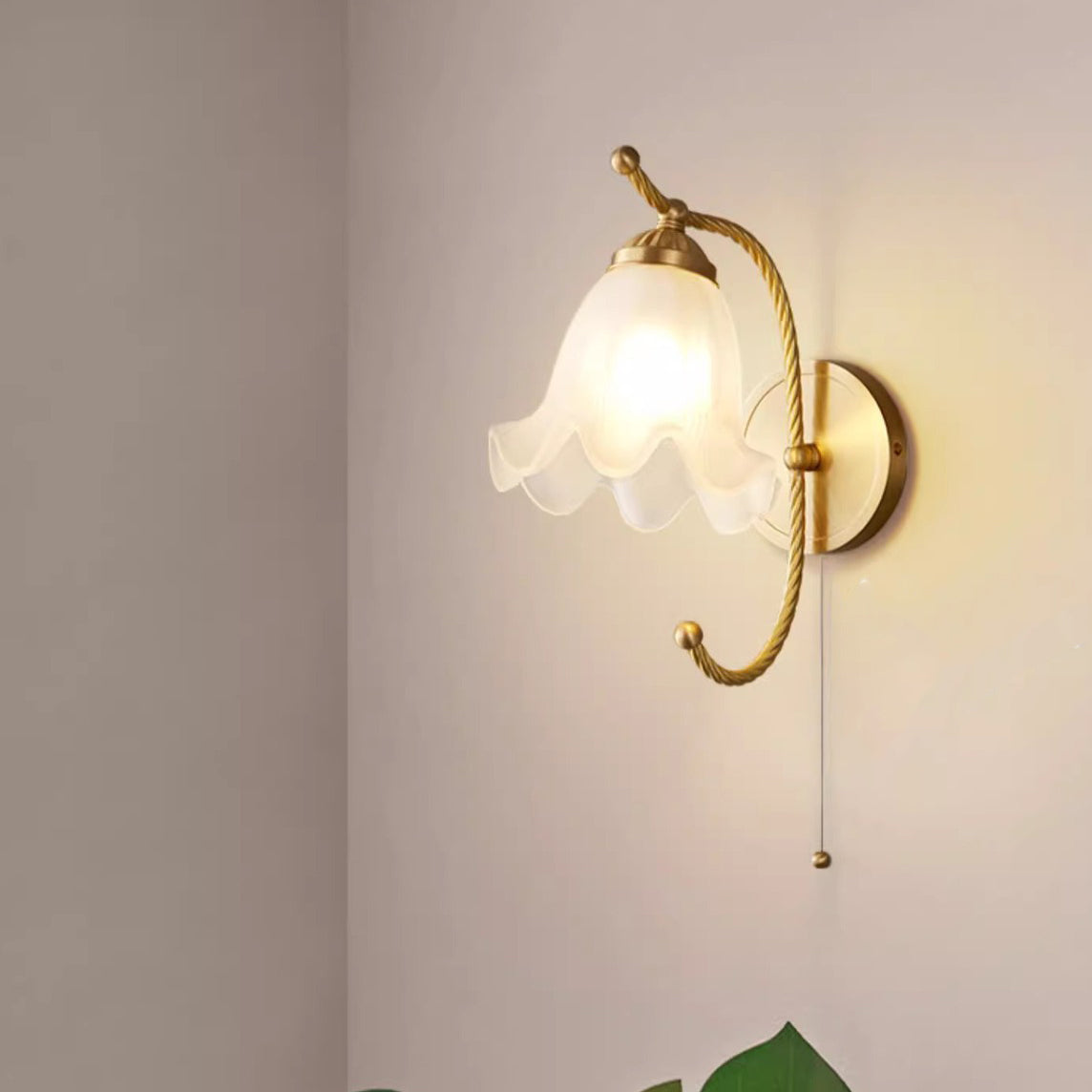 Curved Floral Round Glass Wall Lamp