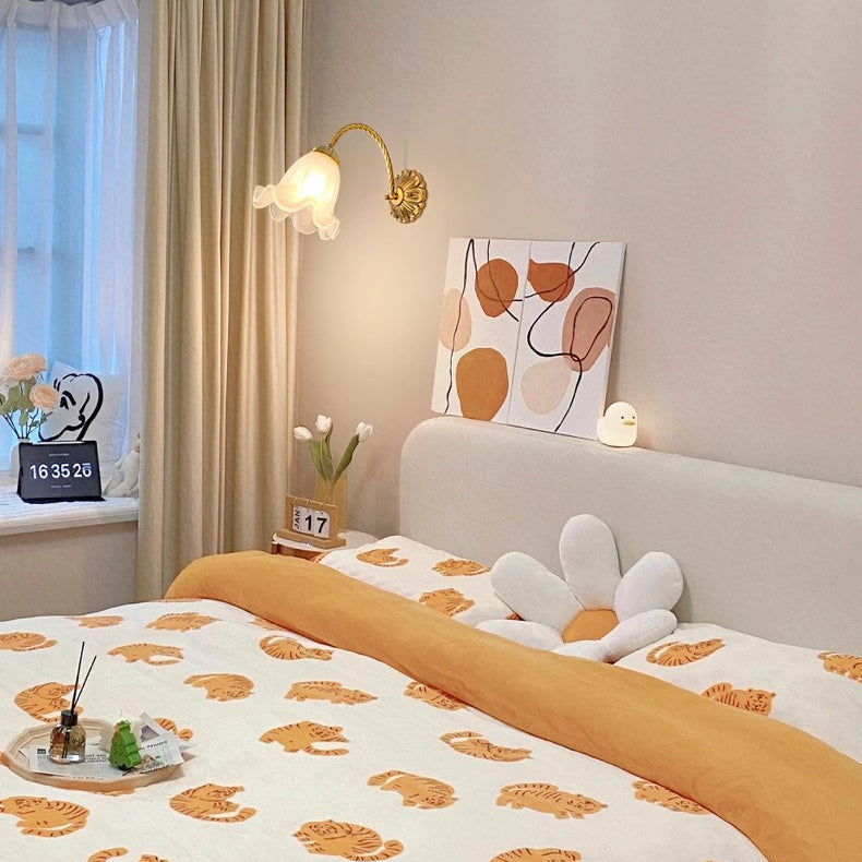 Curved Floral Round Glass Wall Lamp