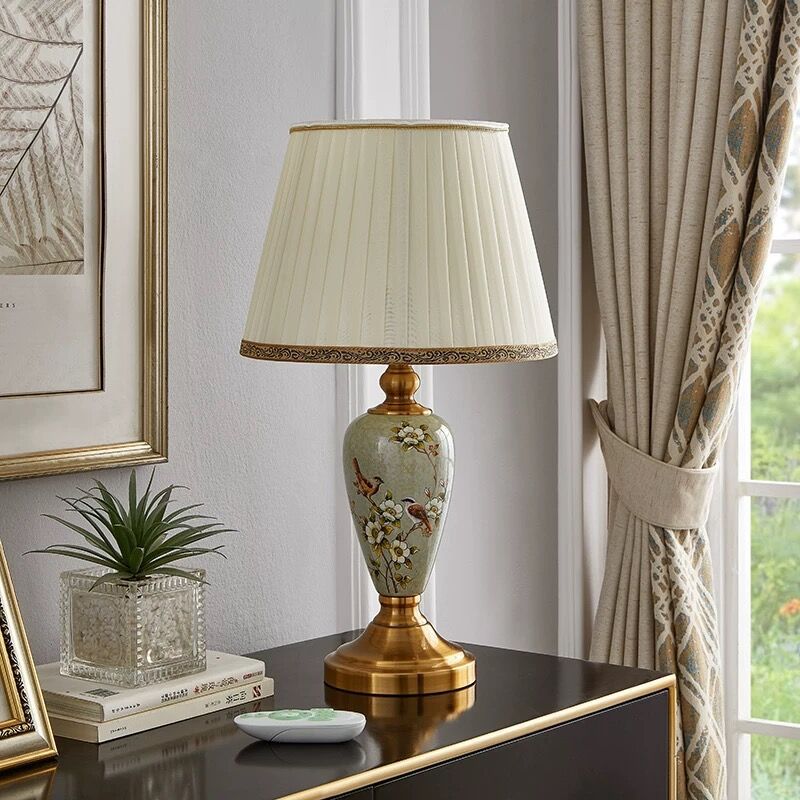 Round Fan Leaves Fabric Table Lamp