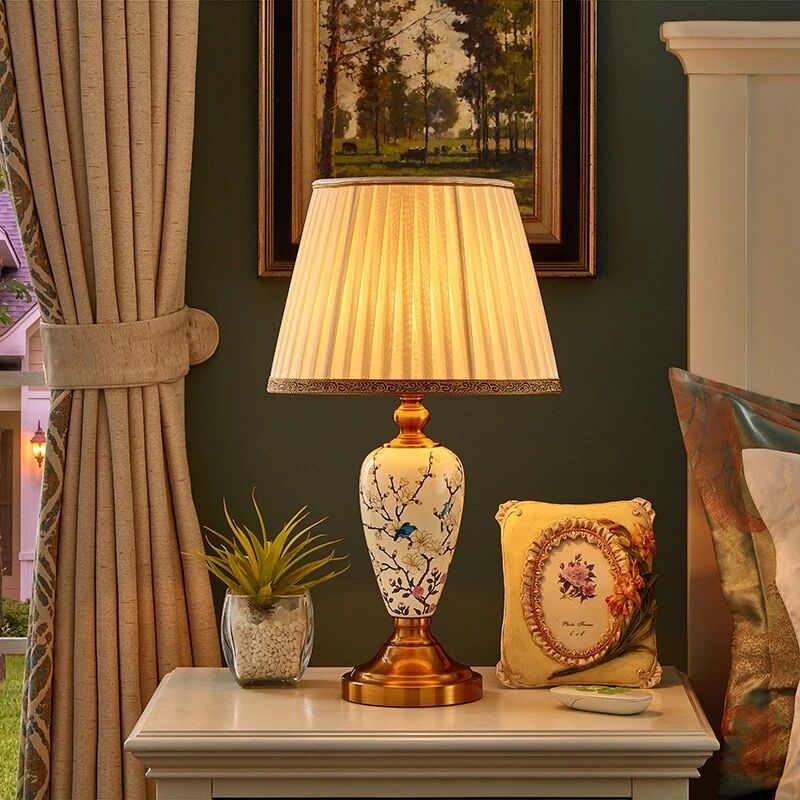 Round Fan Leaves Fabric Table Lamp