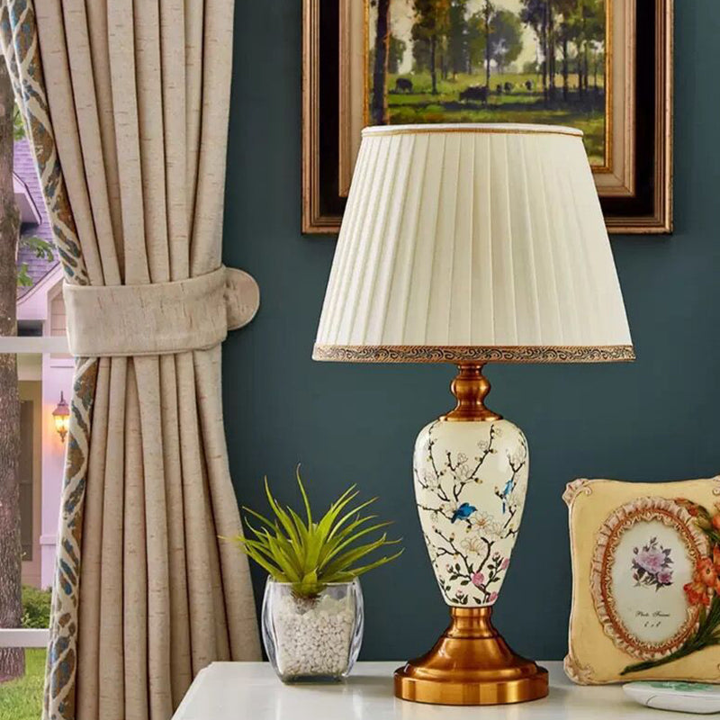 Round Fan Leaves Fabric Table Lamp
