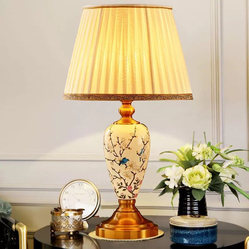 Round Fan Leaves Fabric Table Lamp