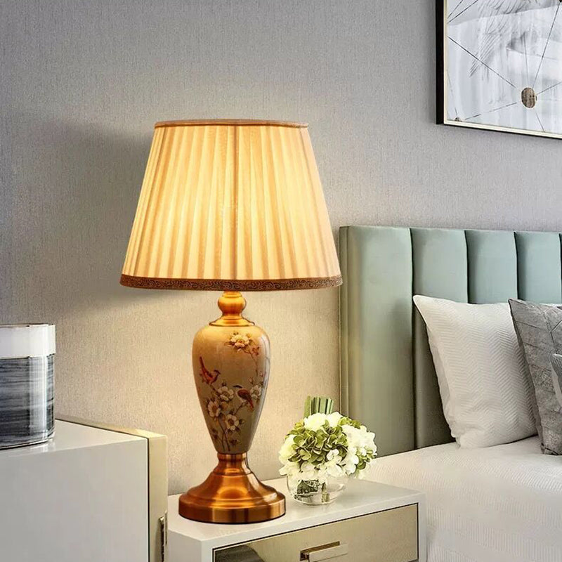 Round Fan Leaves Fabric Table Lamp