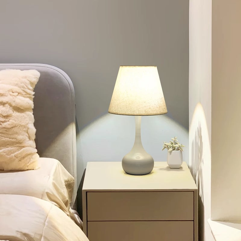 Round Teardrop Shape Scalloped Table Lamp