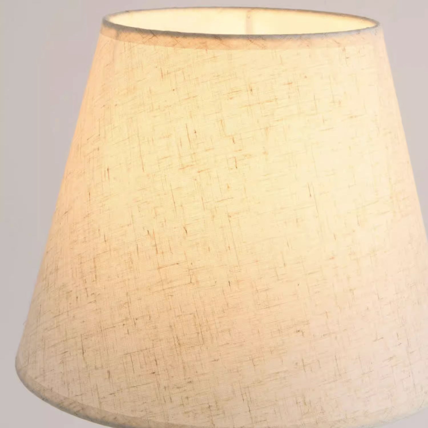 Round Teardrop Shape Scalloped Table Lamp