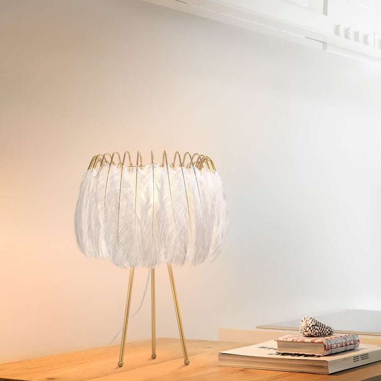 Round Triangle Support Feather Table Lamp