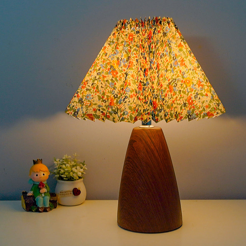 Scalloped Pleated Cone Fabric Table Lamp