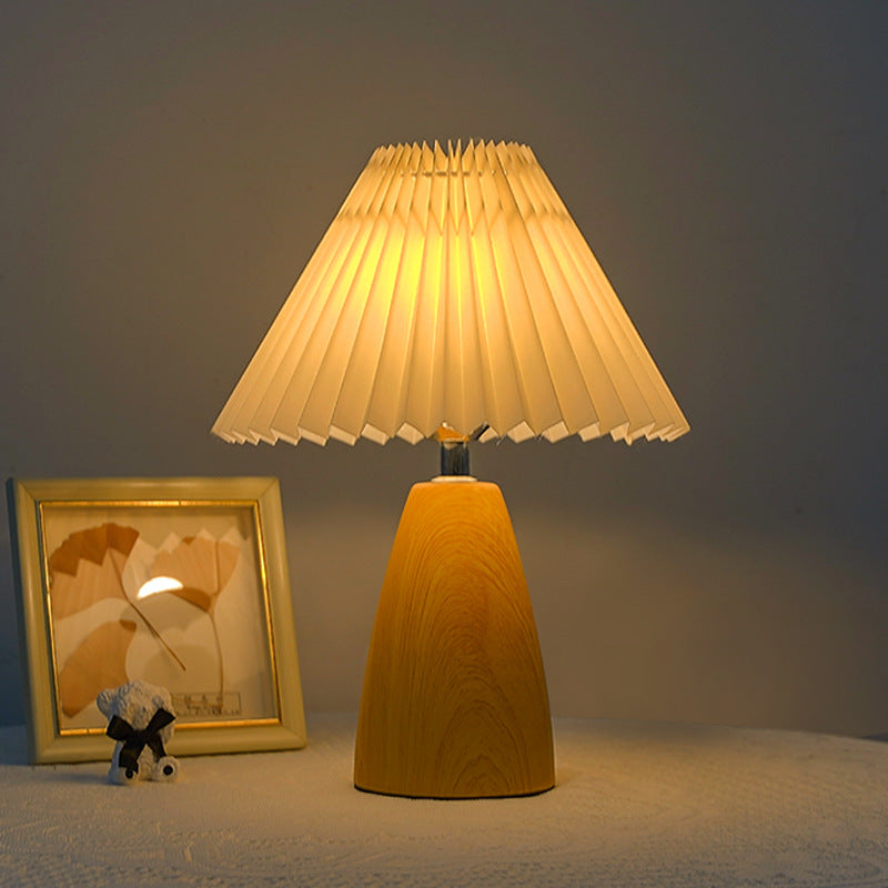Scalloped Pleated Cone Fabric Table Lamp