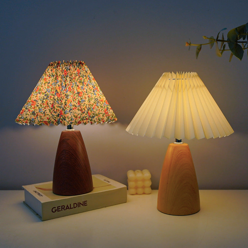 Scalloped Pleated Cone Fabric Table Lamp
